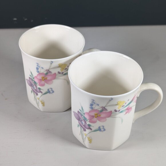 Set of 2 NEW BONE ORIGINAL porcelain coffee mugs, floral tea mugs made in Japan - Picture 3 of 7